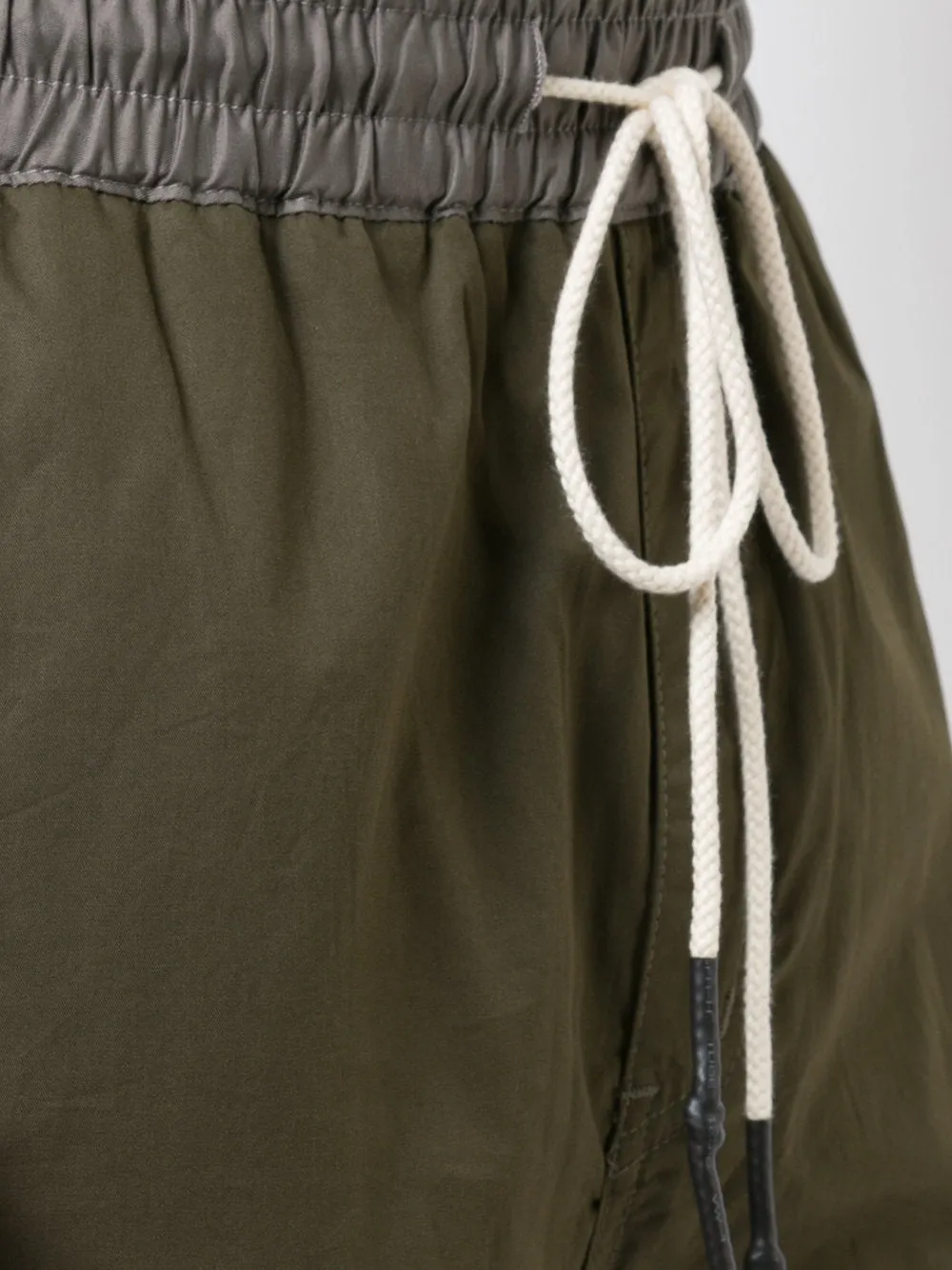 CONTRAST COLOR RADISH CUT CARGO PANTS