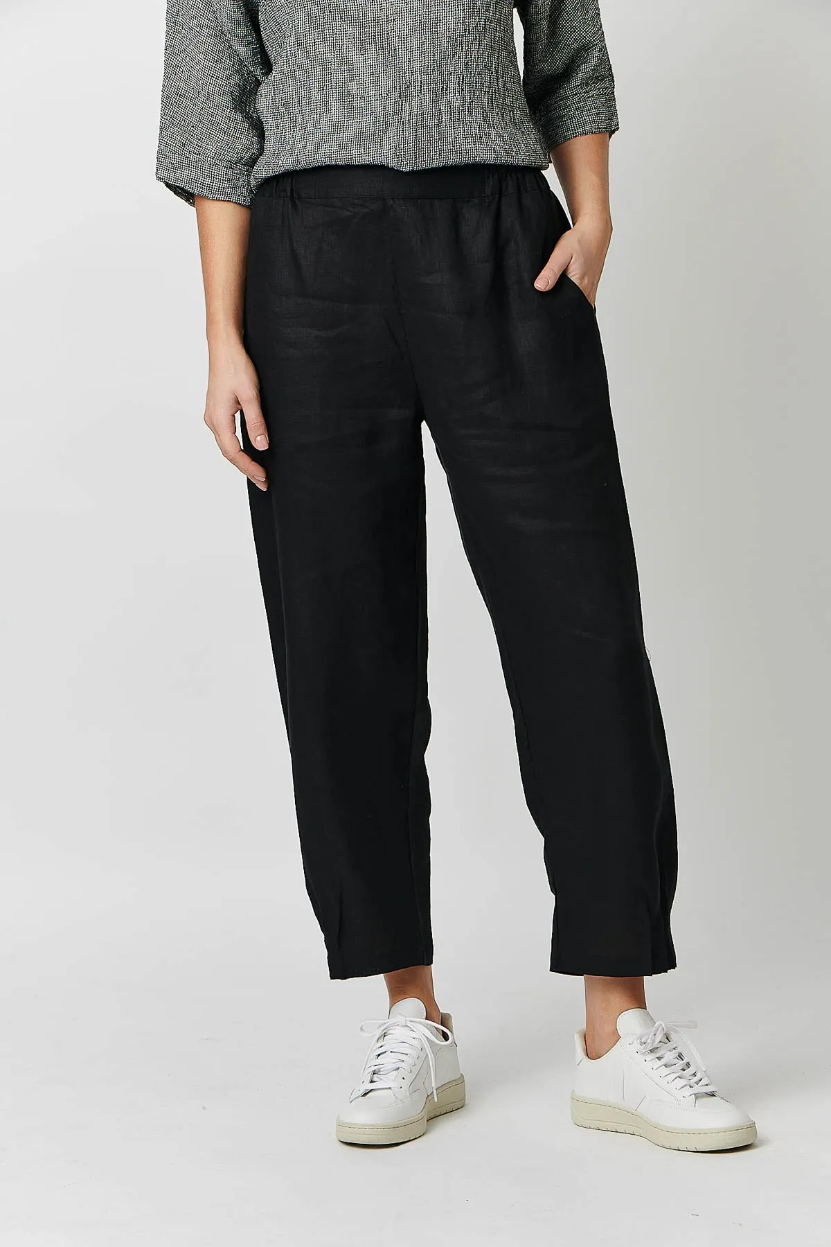 GA356 Staple Linen Pants in Black