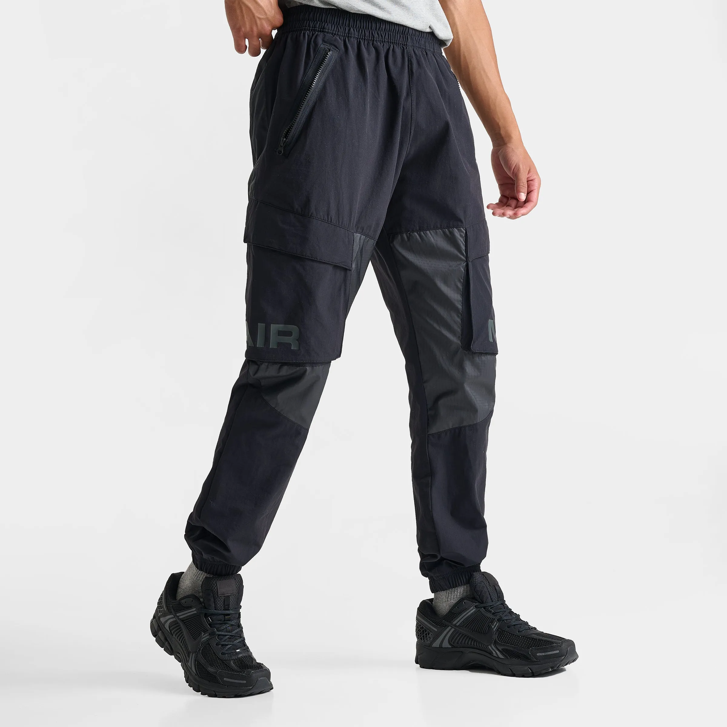 Nike Sportswear Air Max Woven Cargo Pants / Black