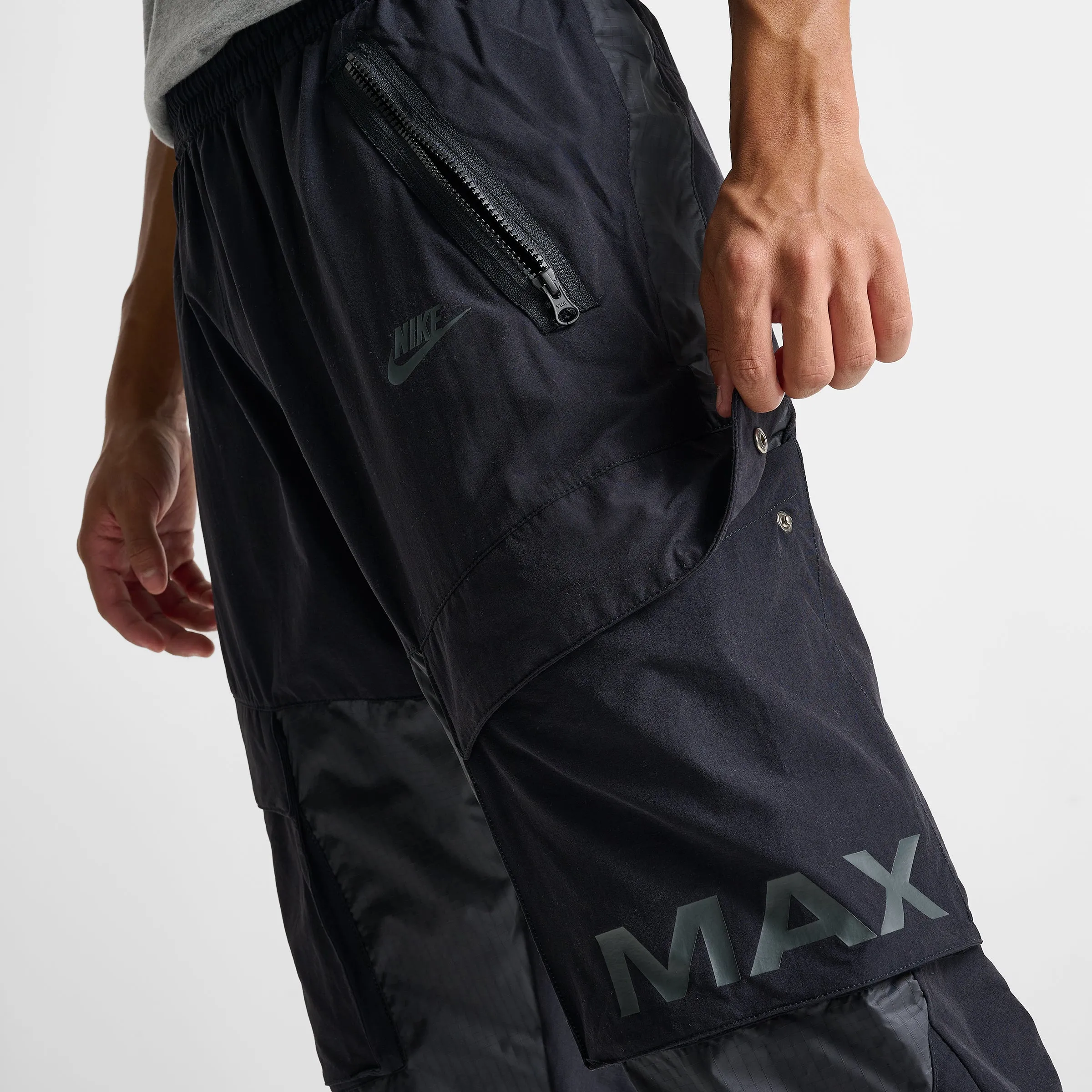 Nike Sportswear Air Max Woven Cargo Pants / Black