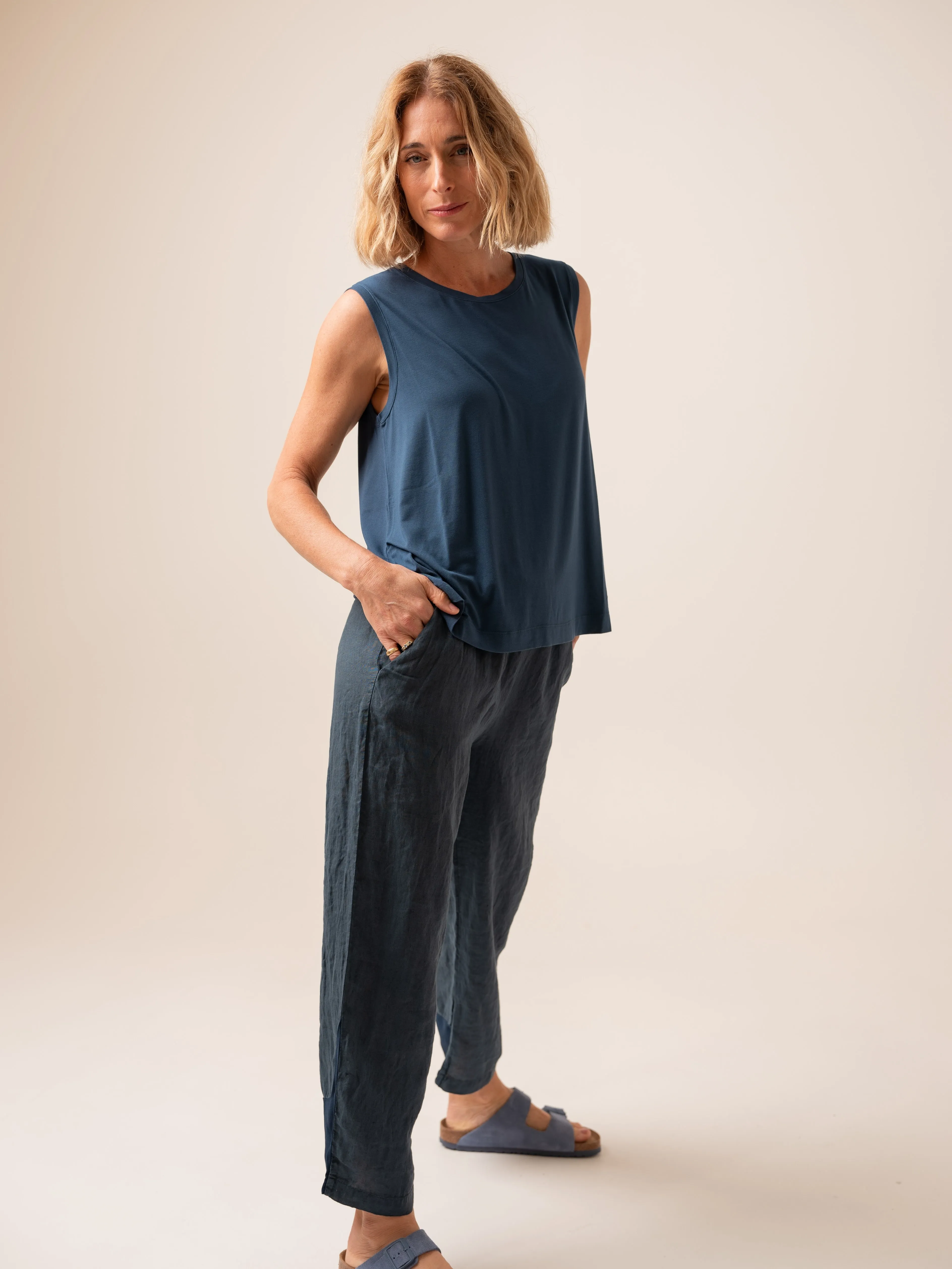 Transit Par Such Linen Pant with Viscose Detail in Navy Blue