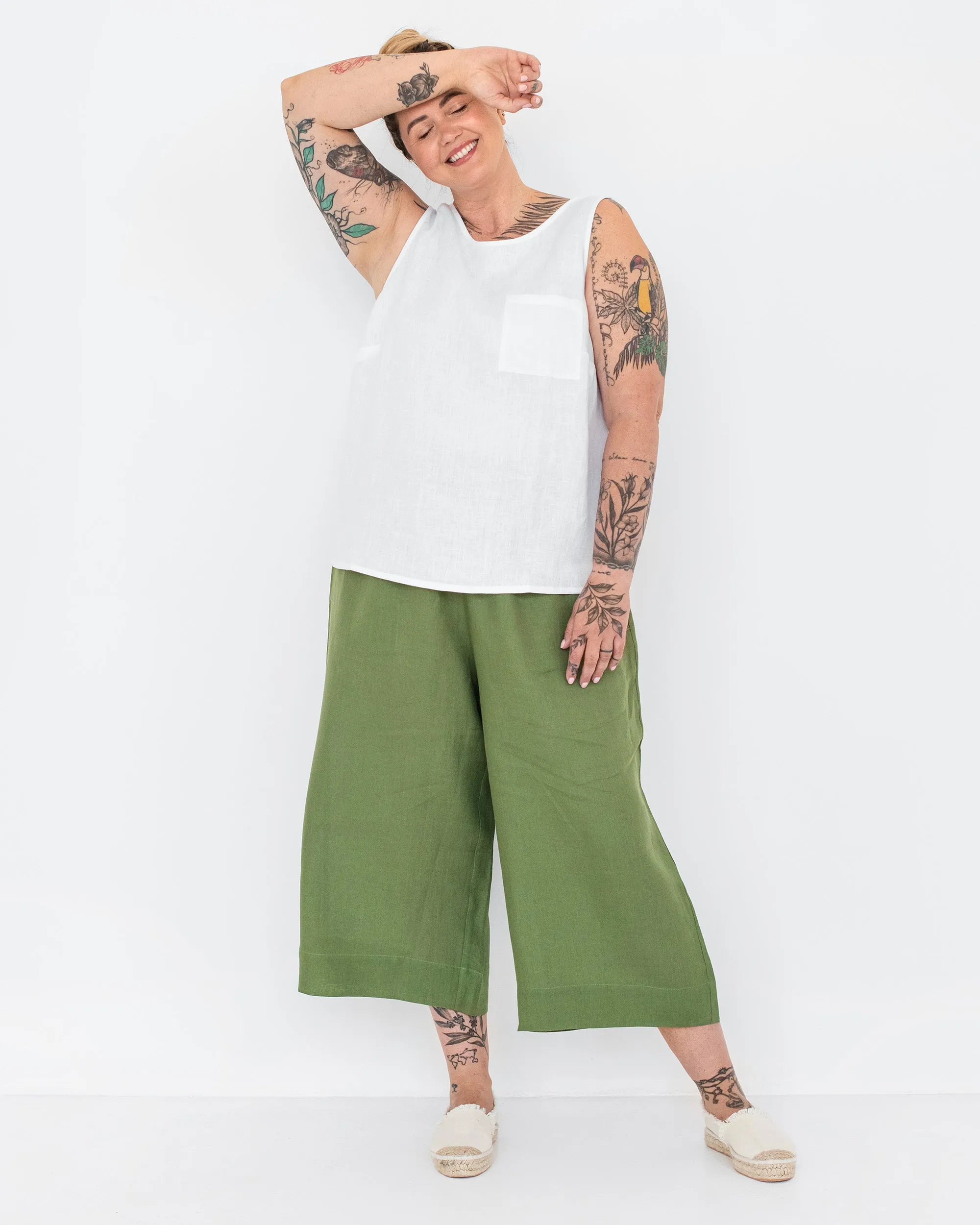 Wide leg linen culotte pants BRUNY in Forest green